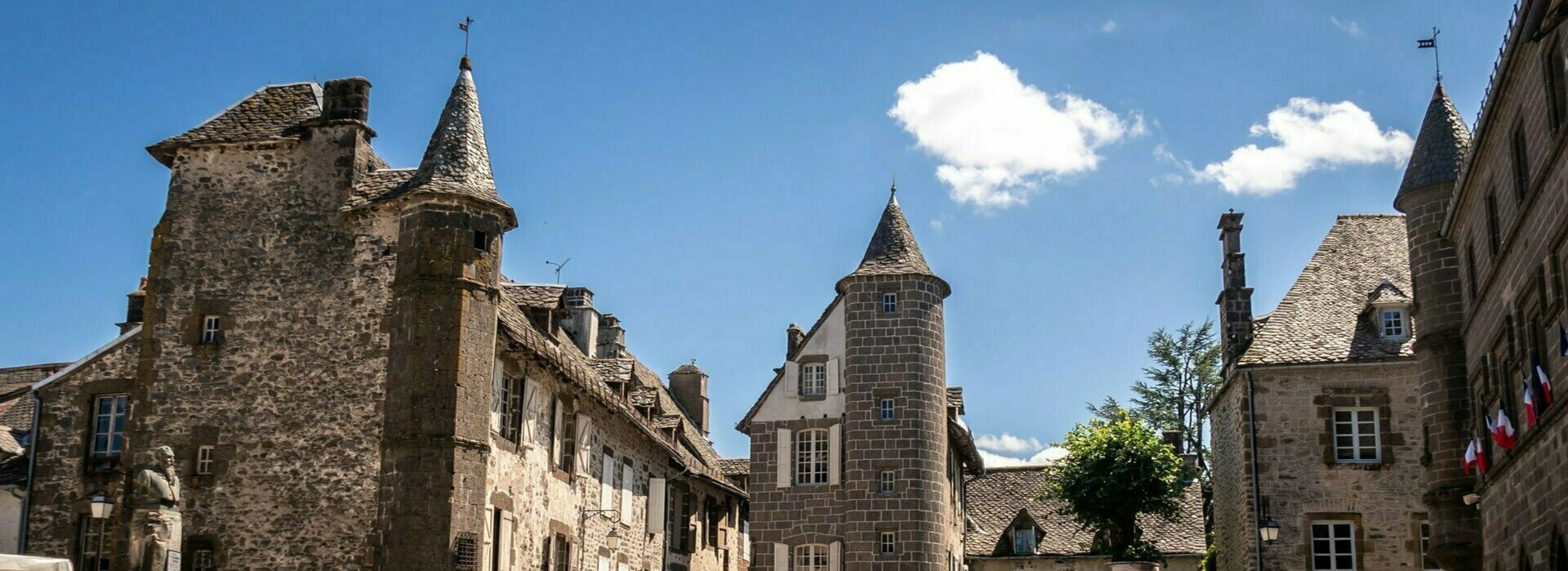 Mairie de SALERS - Cantal ~ Ville de Salers 