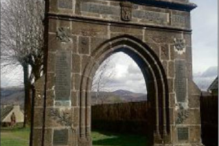 LE MONUMENT AUX MORTS DE SALERS CLASSE MONUMENT HISTORIQUE