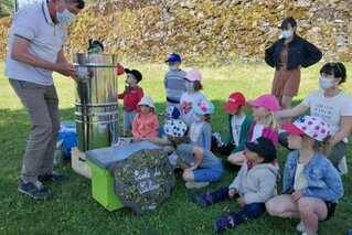 UNE DECOUVERTE DU MONDE DE L'APICULTURE A HAUTEUR D'ENFANTS