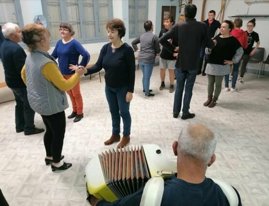 LE GROUPE FOLKLORIQUE LA SAGRANIERE RECHERCHE DES DANSEURS