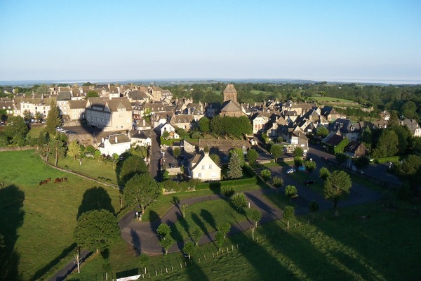 Salers, vue de montgolfière