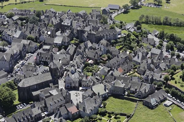 Salers, vue aérienne Tour de France 2016