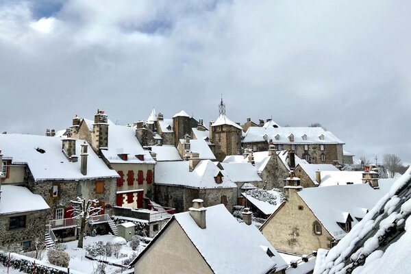 Salers sous la neige (Sandrine Williot)